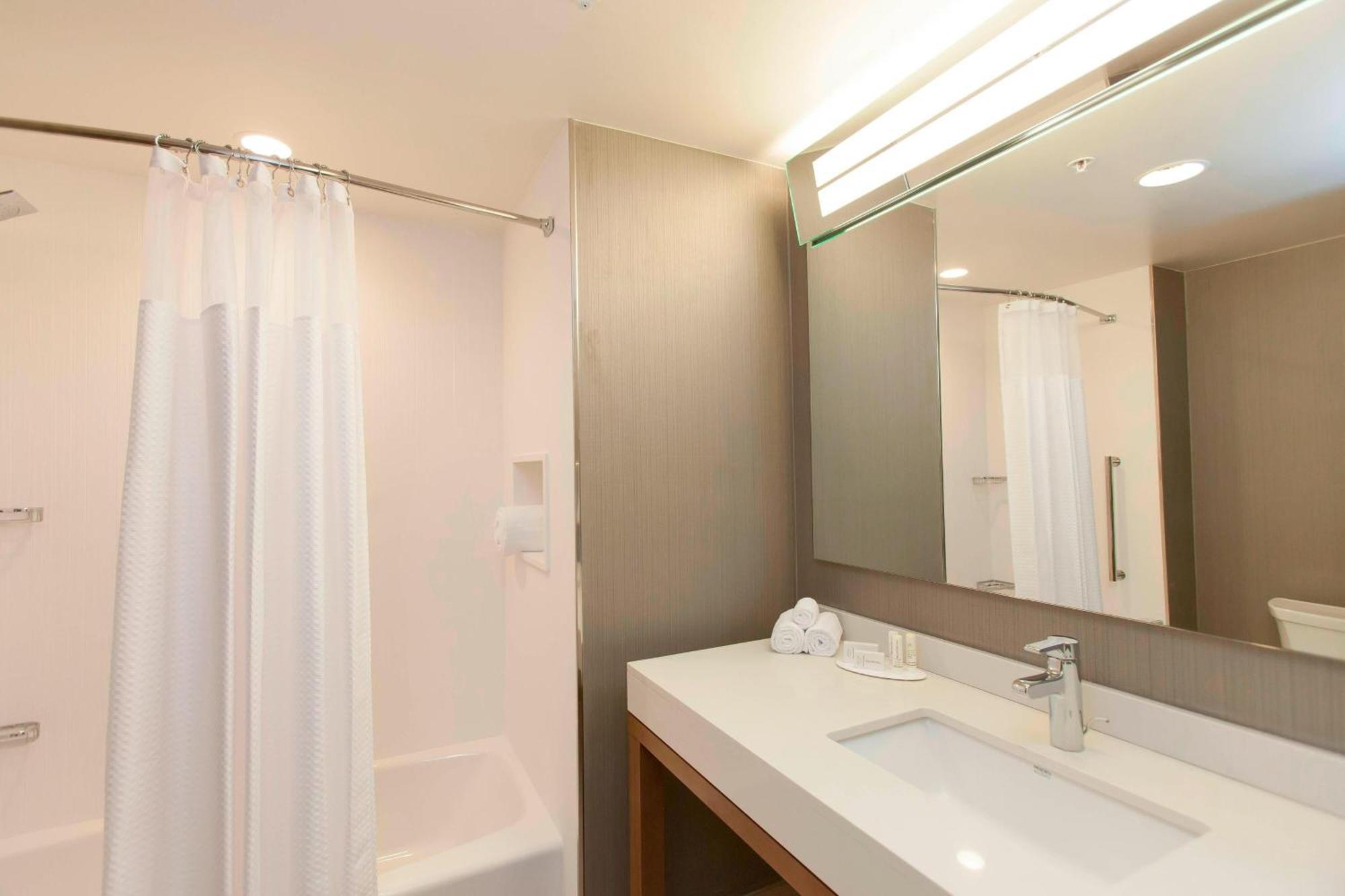 Courtyard By Marriott Houston City Place Spring Exterior photo