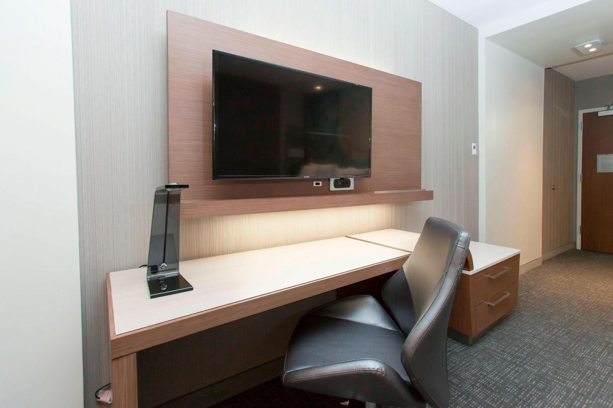 Courtyard By Marriott Houston City Place Spring Exterior photo